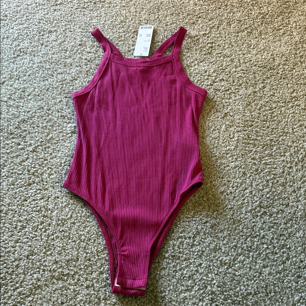 NWT: Out From Under: Women’s Pink Ribbed One Piece / Body Suit Size MED Buttons